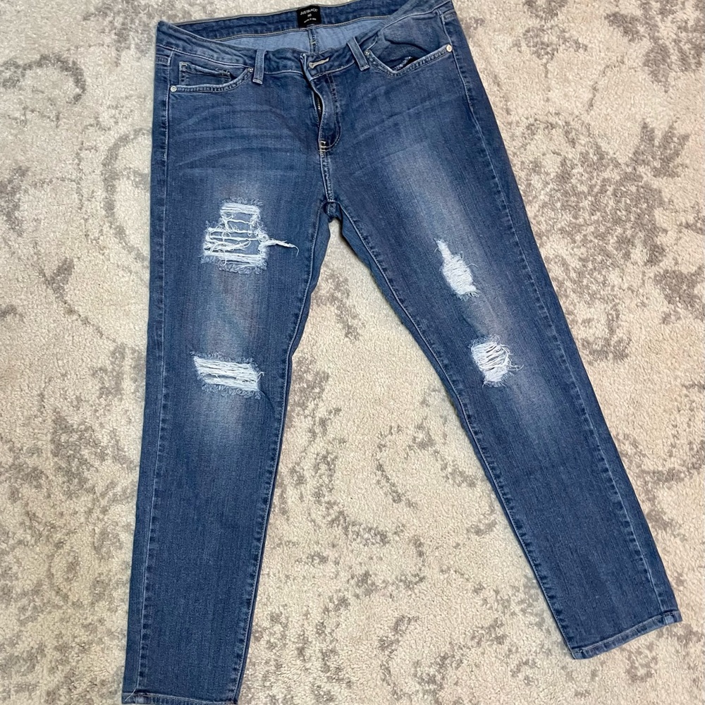 Just Black Distress Ankle Skinny, size 30, stretch, comfy. inseam 27 leg open 12